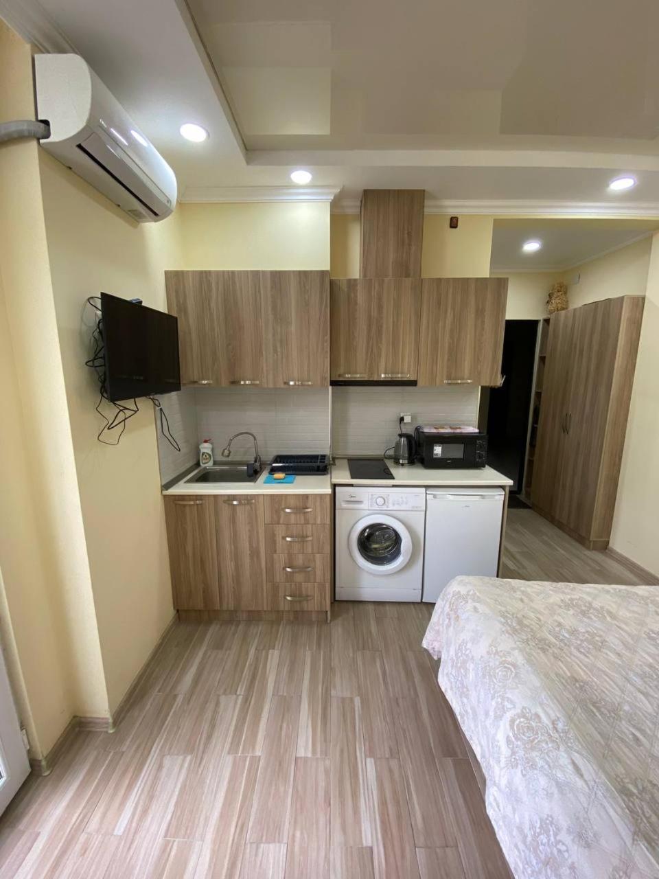Студия Радуга У Моря Колхида Batumi Exteriör bild